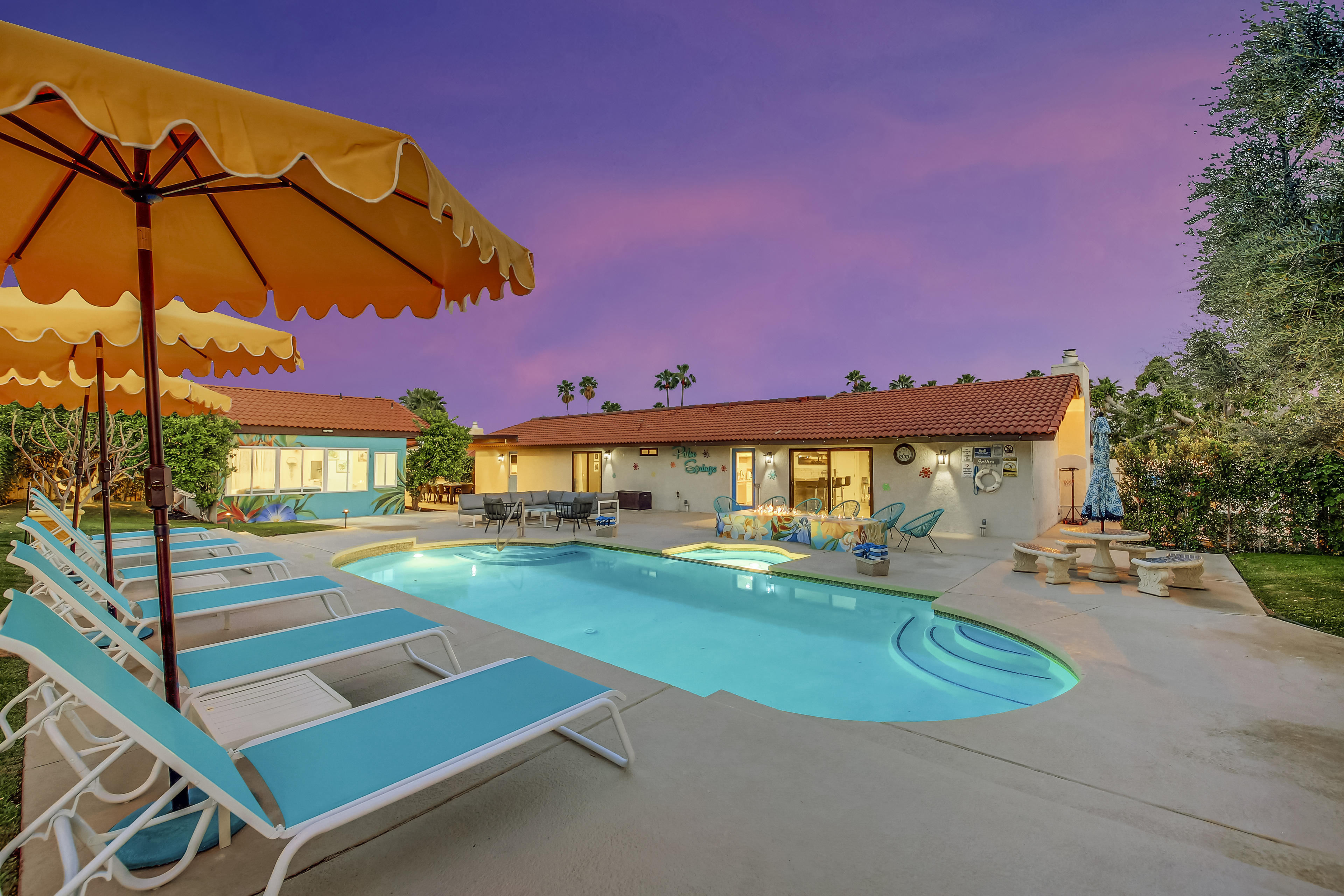 Locations Hub - ALOHA PALM SPRINGS