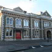 Chiswick Town Hall, Exterior