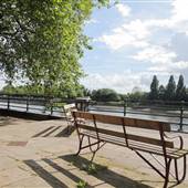 Bishops Park - River Walk / Thames Path