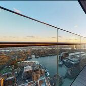 Flat with View of Canary Wharf