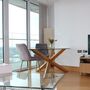 Flat with View of Canary Wharf
