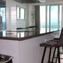Flat with View of Canary Wharf