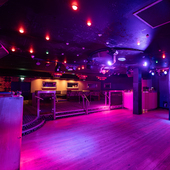 Nightclub: Curve